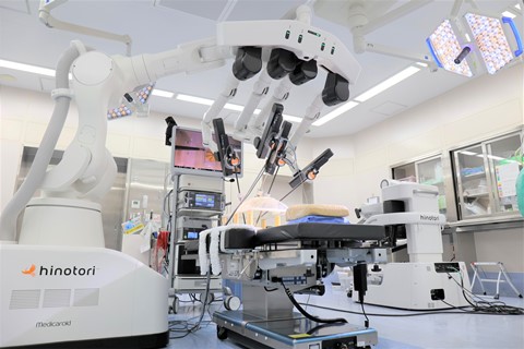 手術支援ロボット“hinotori”